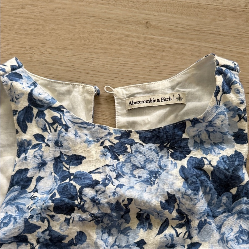 Abercrombie & Fitch Blue and White Floral Sleeveless Dress - Picture 2 of 2